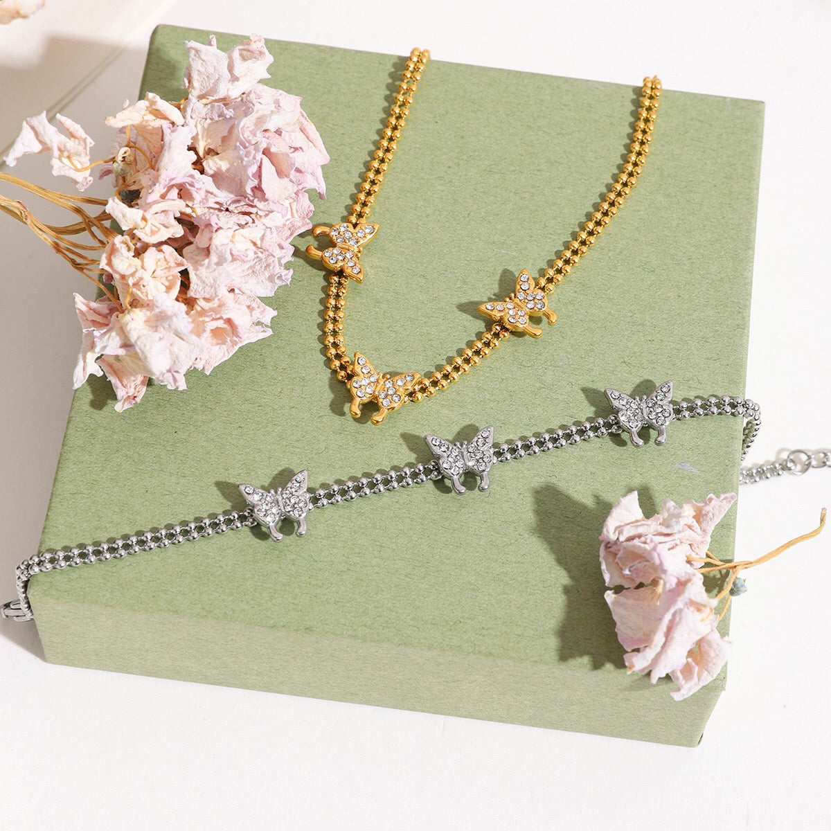 18K Gold Flutter Pave Butterfly Chain Bracelet