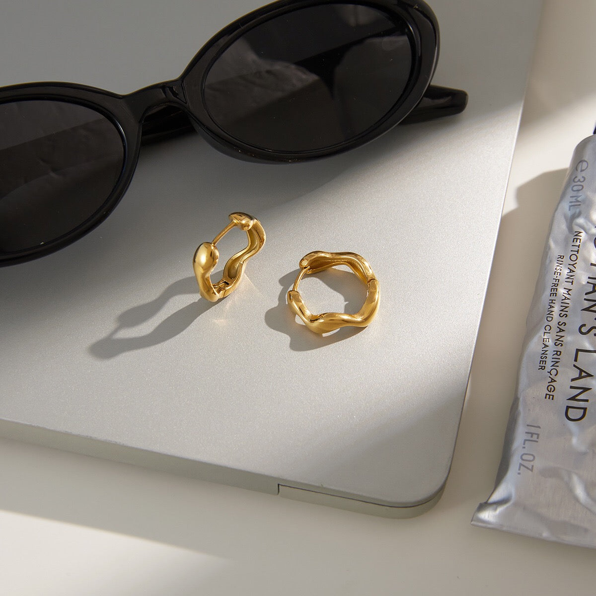 18K Gold Smooth Sway Wave Huggie Earrings Cartilage Studs Ear Cuffs Stack