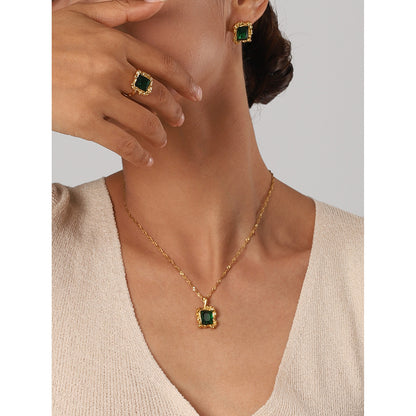 18K Gold Elegance Emerald Necklace Pendant