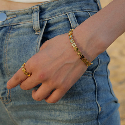 18K Gold Daisy Blossom Flower Band Ring