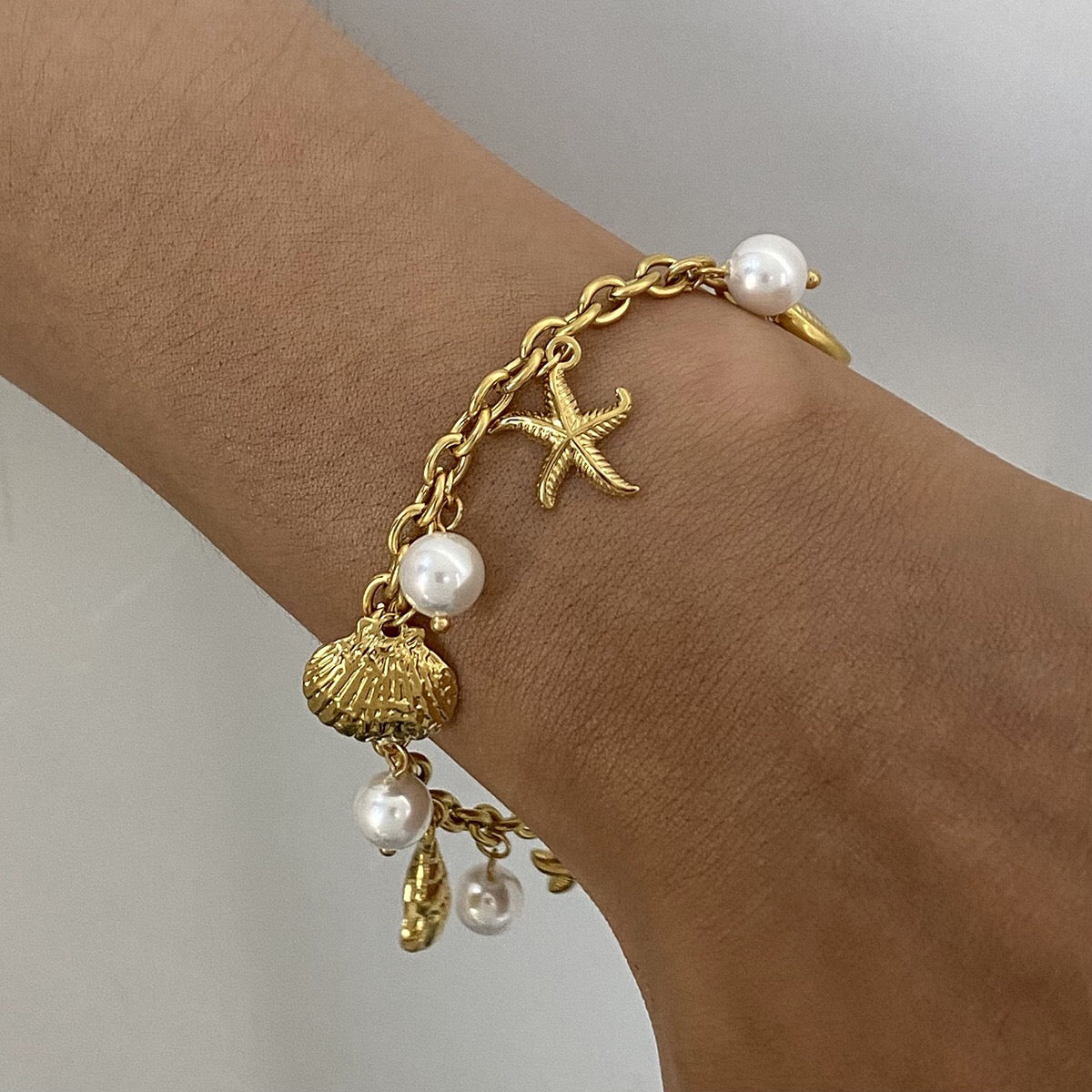 18K Gold Ocean Tale Shell Starfish Pearl Bracelet