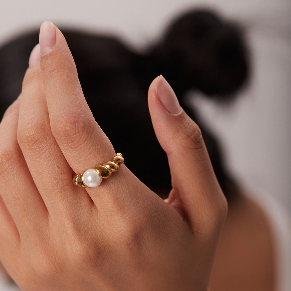 18K Gold Croissant Pearl Ring