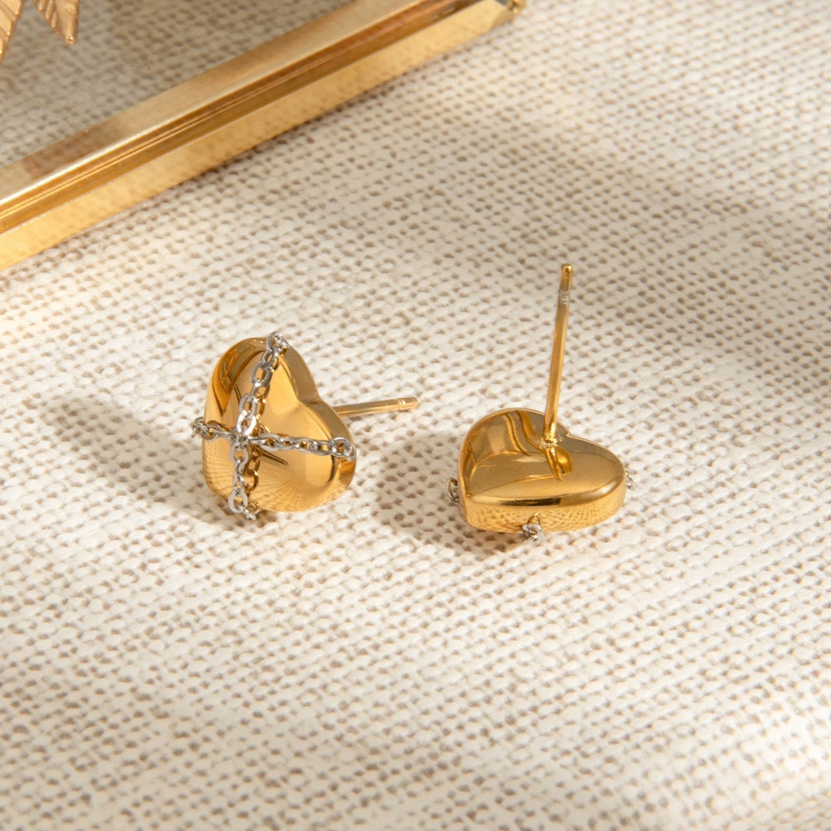 18K Gold Chained Hearts Stud Earrings