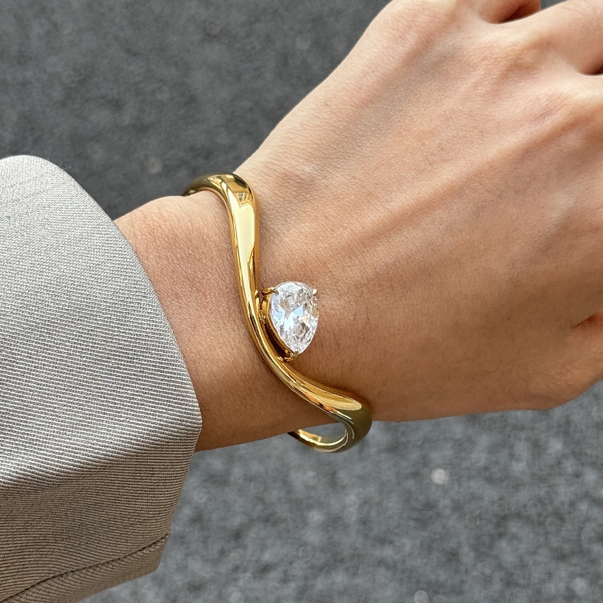 18K Gold Curved Seduction Statement Cuff Bangle Bracelet