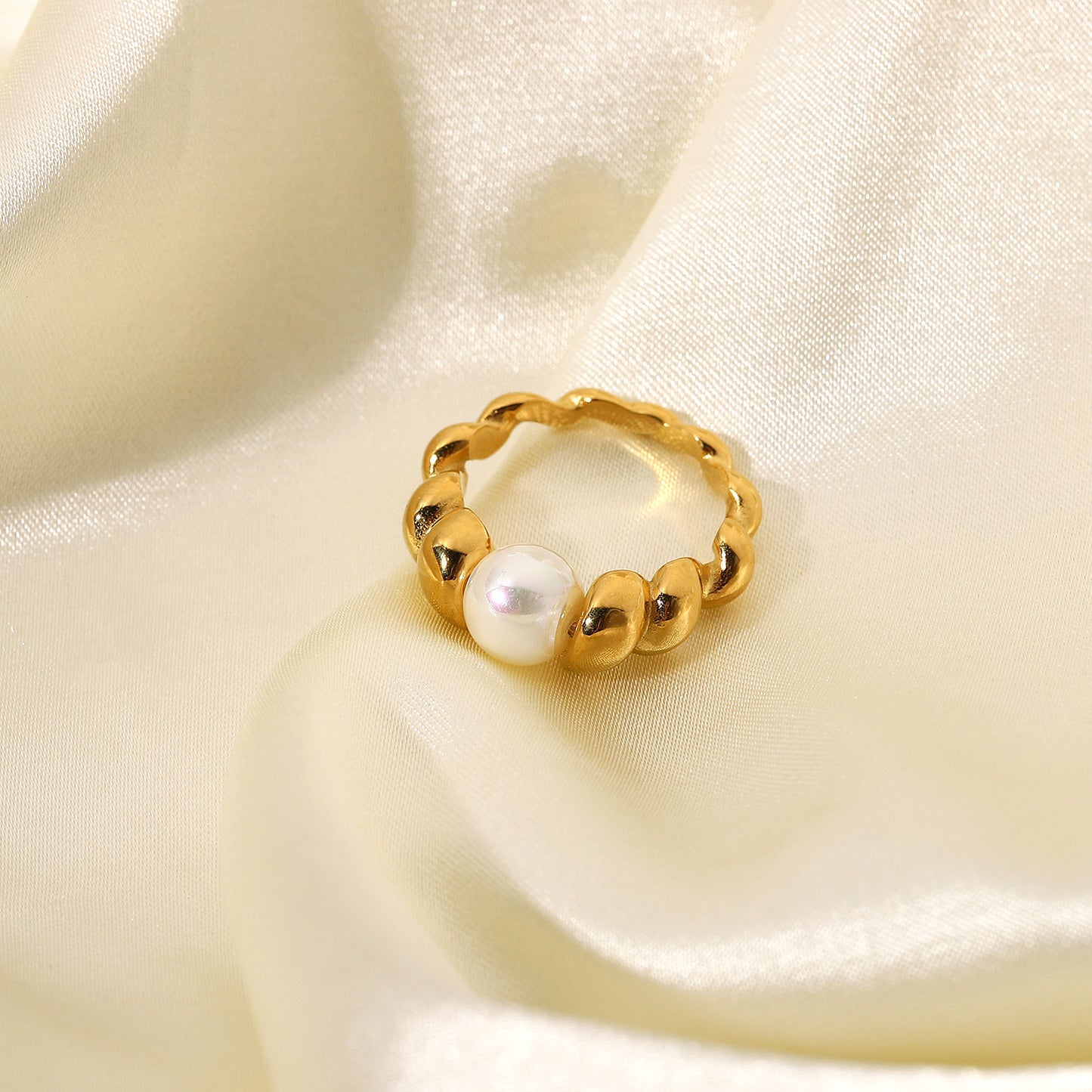 18K Gold Croissant Pearl Ring