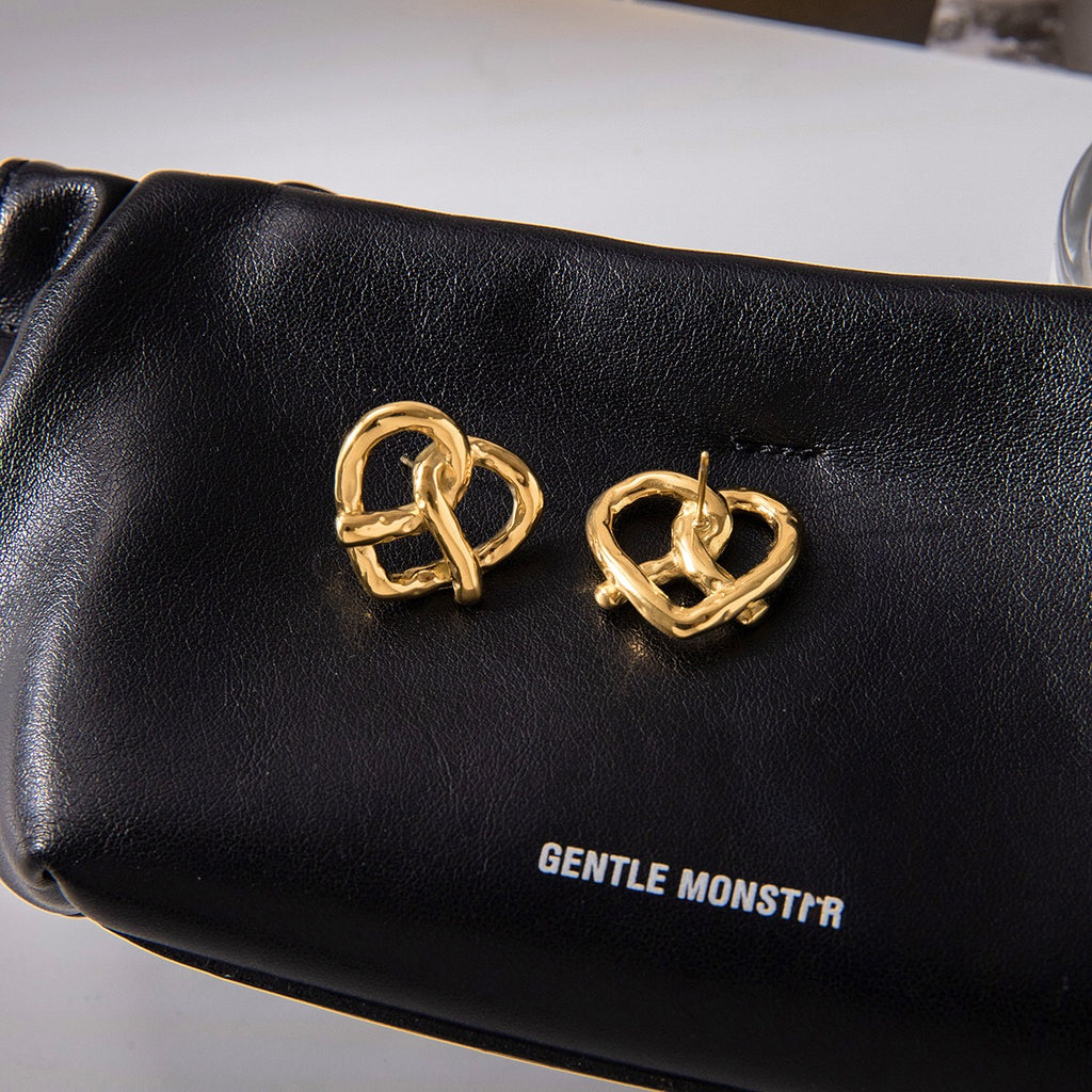 18K Gold Heart Pretzel Cute Stud Earrings