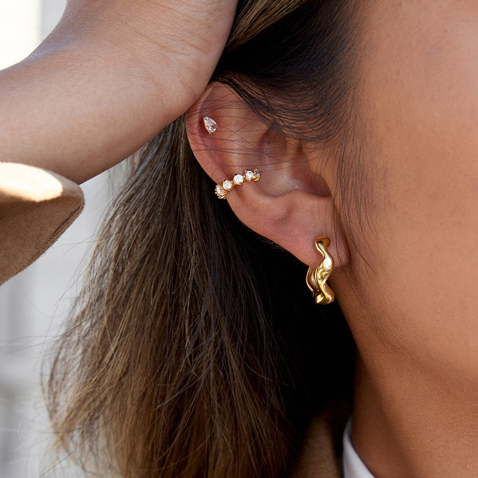 18K Gold Smooth Sway Wave Huggie Earrings Cartilage Studs Ear Cuffs Stack
