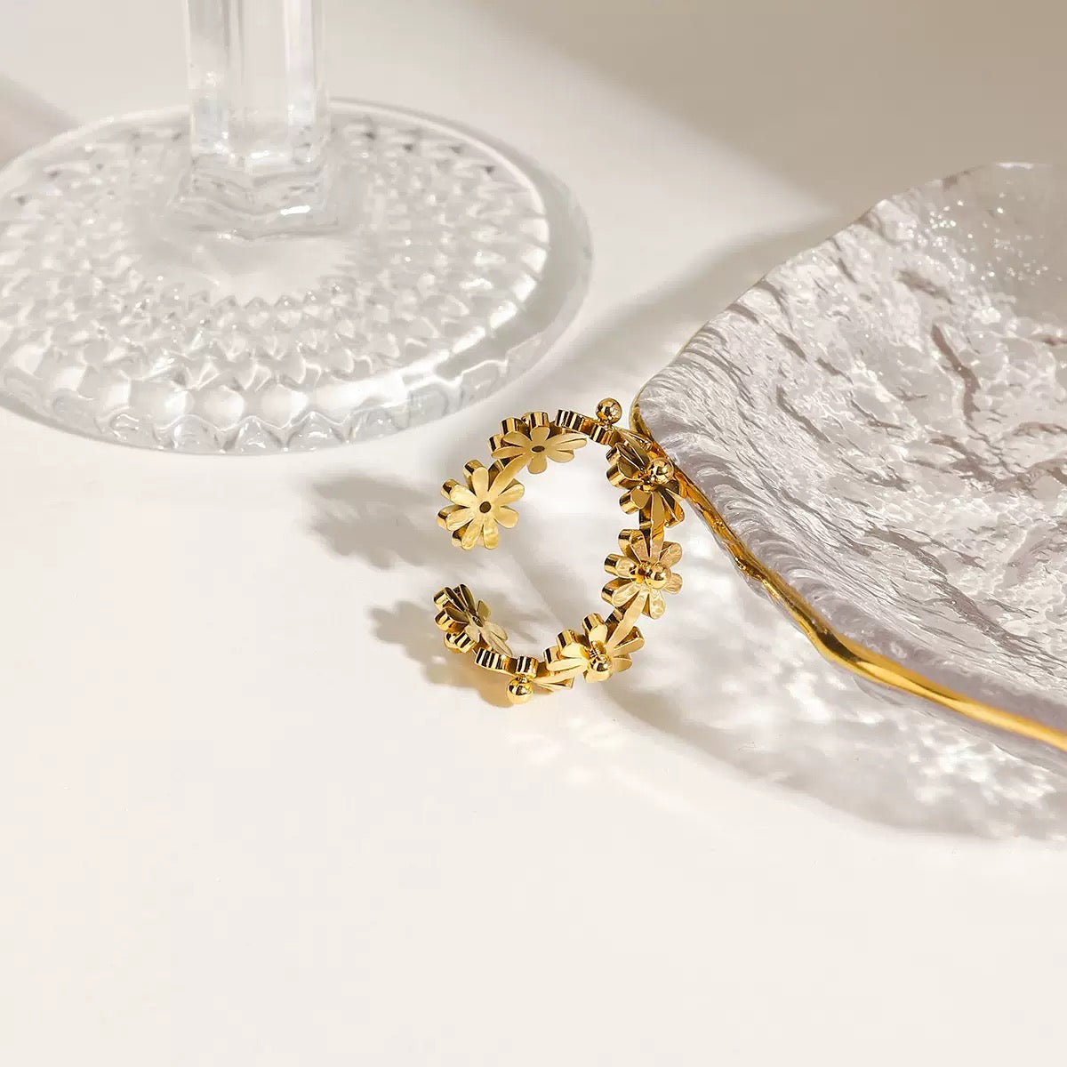 18K Gold Daisy Blossom Flower Band Ring
