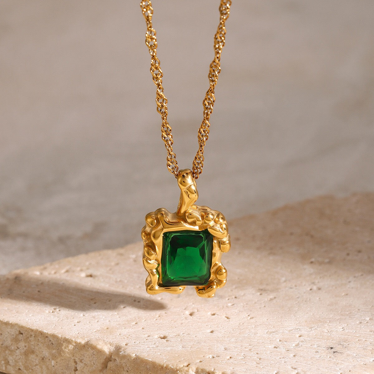 18K Gold Elegance Emerald Necklace Pendant