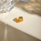 18K Gold Ribbed Cross Band Ring