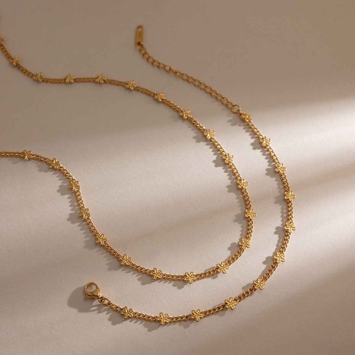 18K Gold Petal Tease Dainty Flower Chain Necklace Jewelry Set