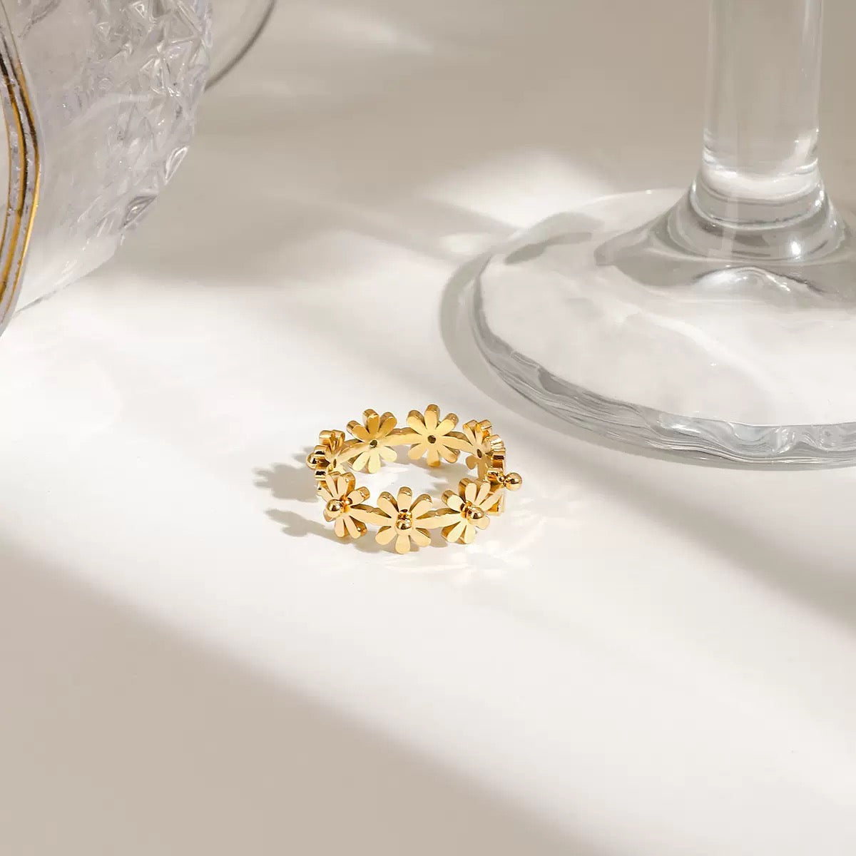 18K Gold Daisy Blossom Flower Band Ring