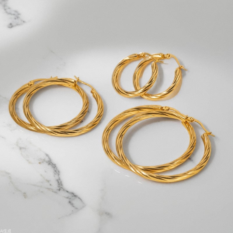 18K Gold Classic Textured Hoop Huggie Earrings