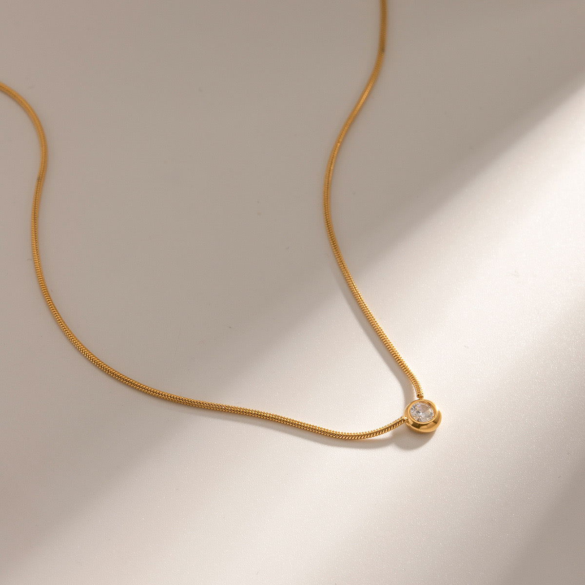 18K Gold Minimalist Lone Star Pendant Necklace