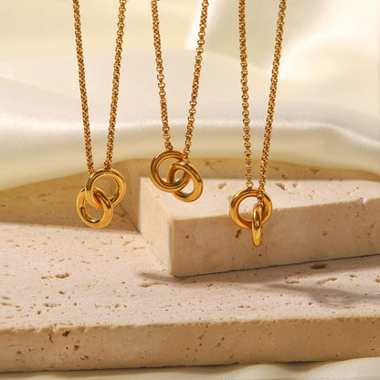 18K Gold Interlocked Chain Pendant Necklace