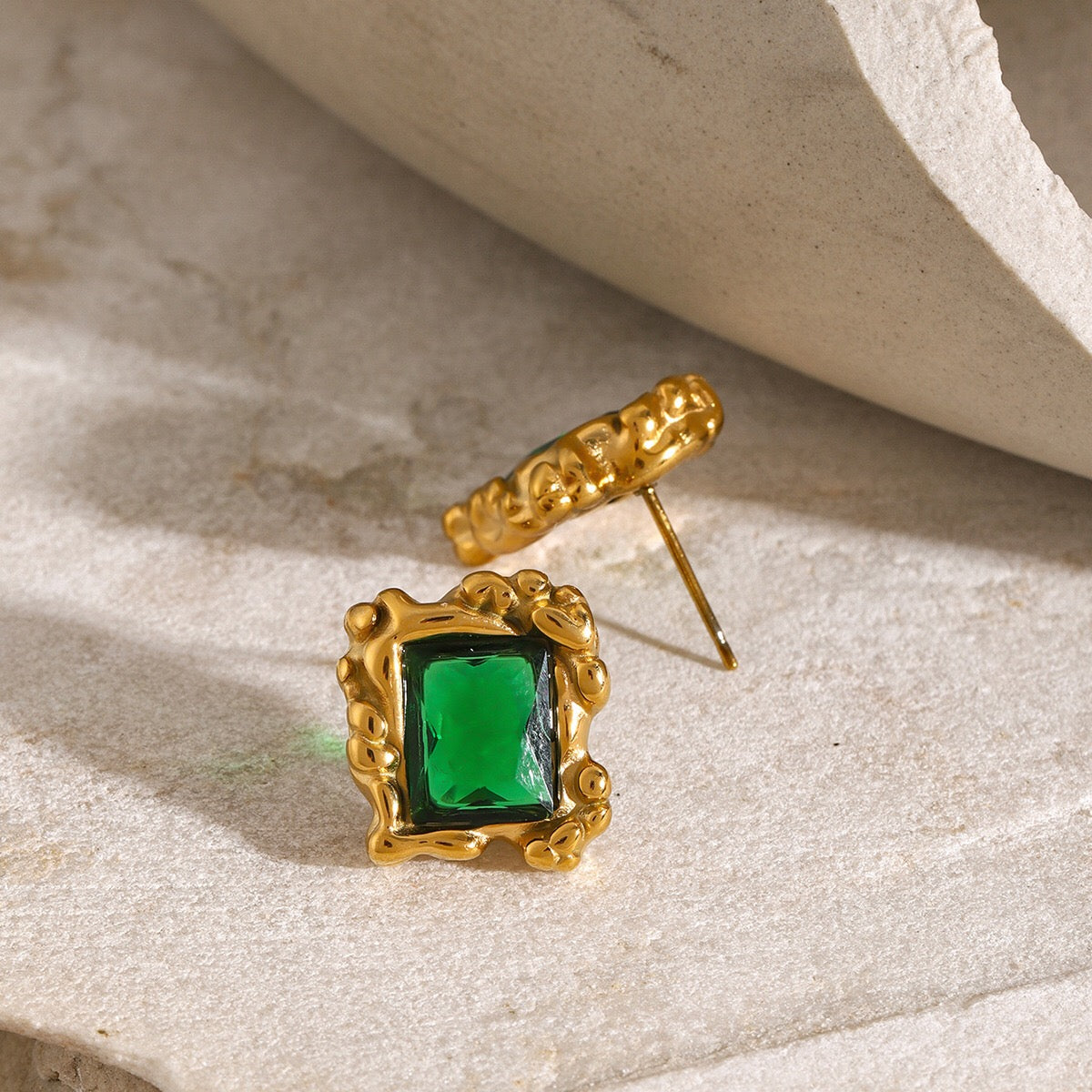 18K Gold Elegance Emerald Earrings