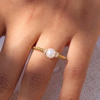 18K Gold Soft Temptation Simple Pearl Stacking Ring