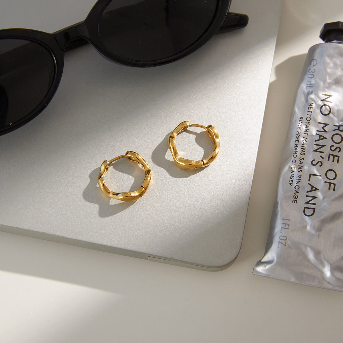 18K Gold Smooth Sway Wave Huggie Earrings Cartilage Studs Ear Cuffs Stack