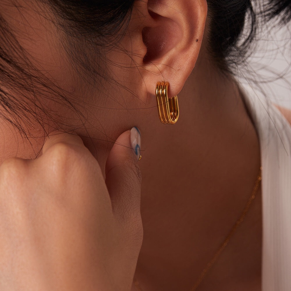 18K Gold Ribbed U Shape Hoop Huggie Earrings