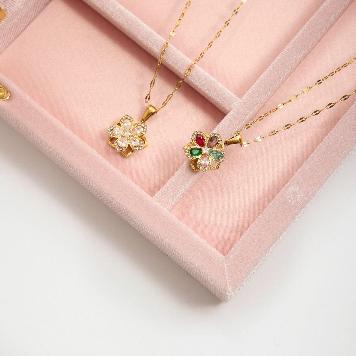 18K Gold Sweet Bloom Spinning Flower Pendant Necklace