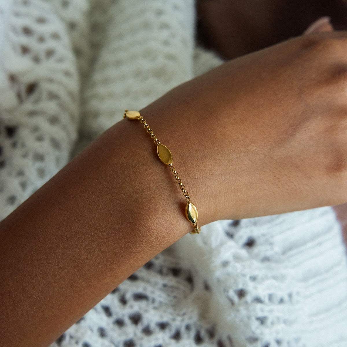 18K Gold Orbit Dainty Chain Bracelet