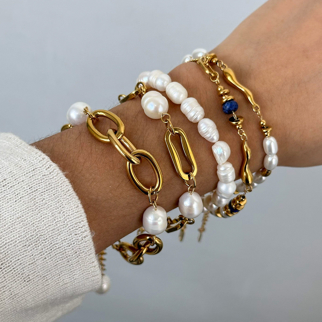 Elegance Pearl Gold Bracelet