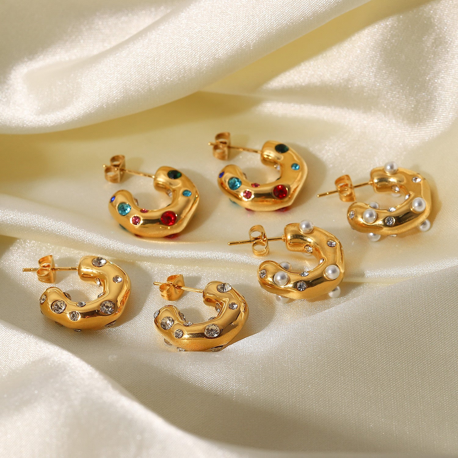 18K Gold Extra Chic Huggie Earrings