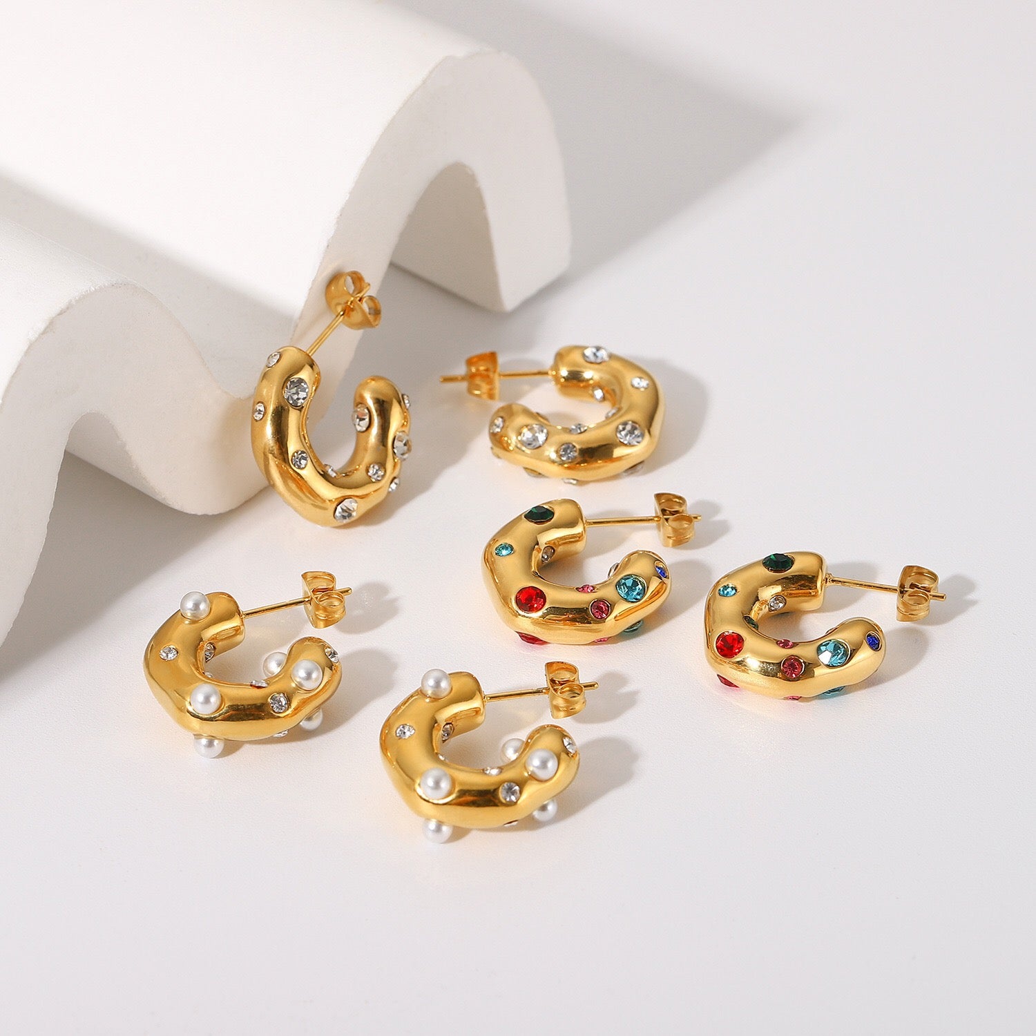 18K Gold Extra Chic Huggie Earrings