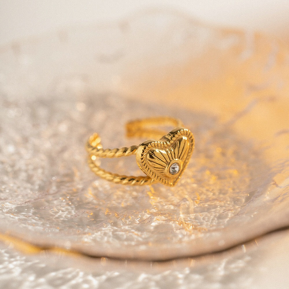 18K Gold Vintage Inspired Heart Ring