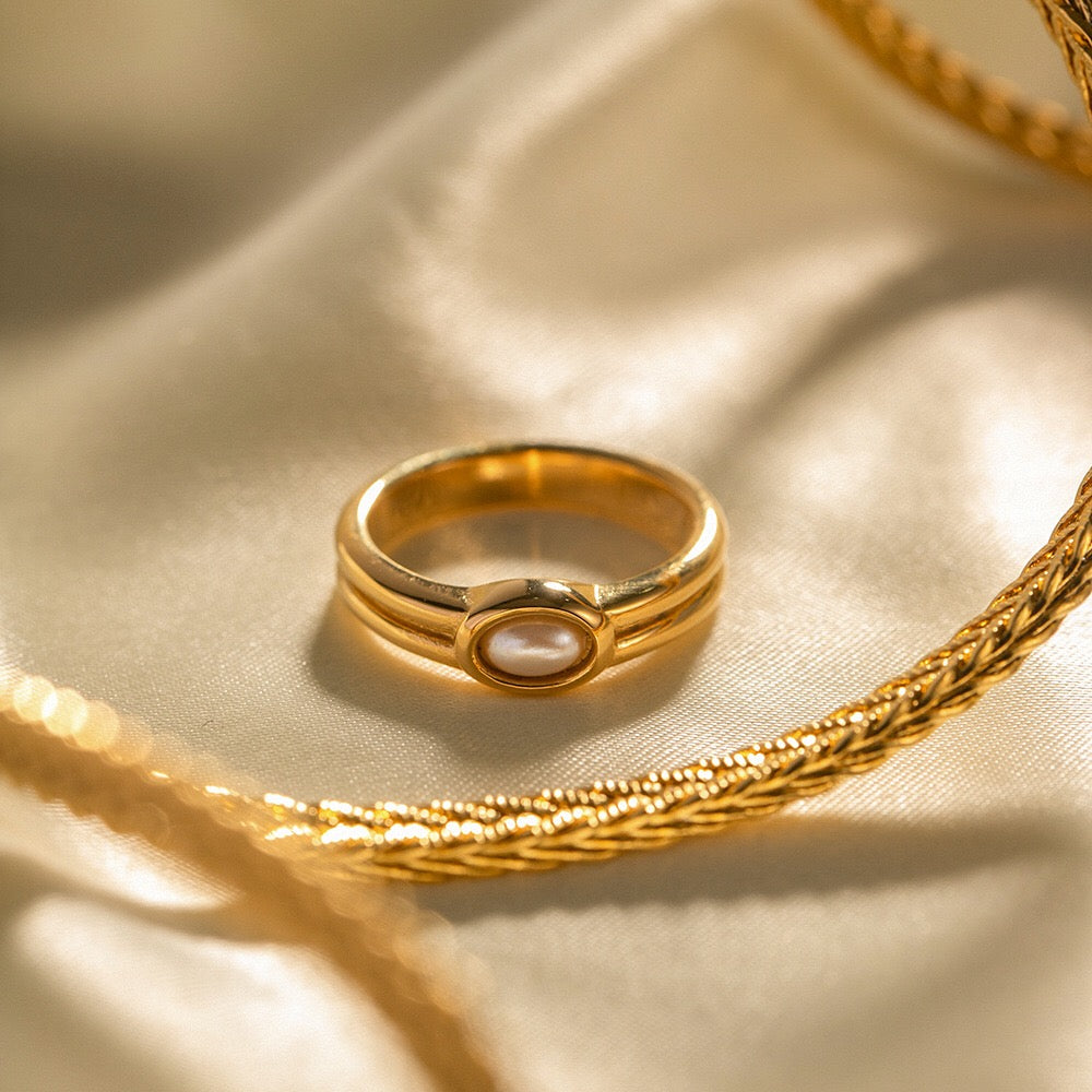 18K Gold Minimalist Elegance Pearl Stacking Ring