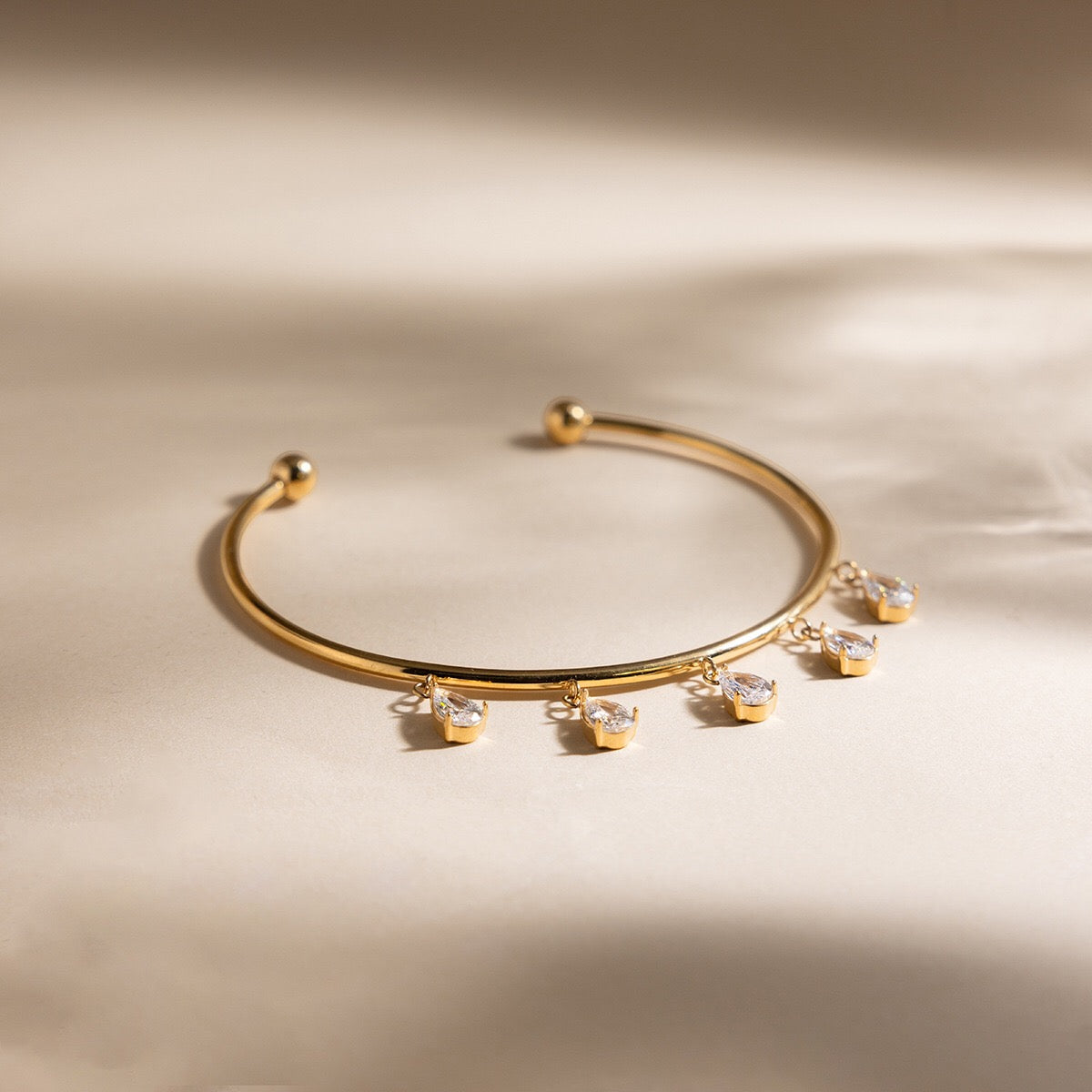 18K Gold Golden Tease Bangle Cuff Bracelet