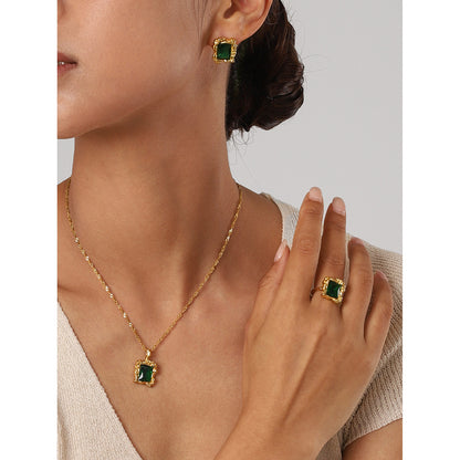 18K Gold Elegance Emerald Necklace Pendant