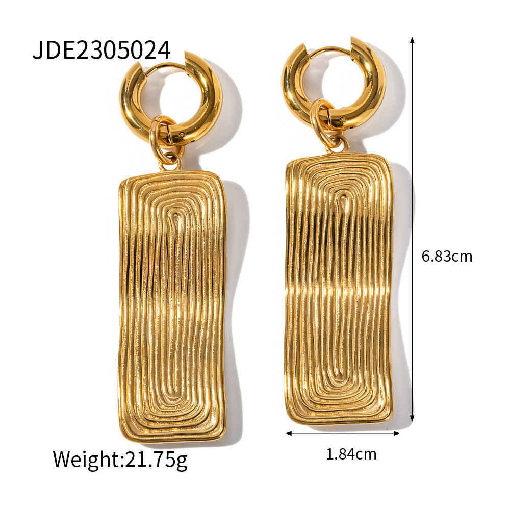 18K Gold Ribbed Plate Statement Huggie Earrings with Charm