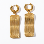 18K Gold Ribbed Plate Pendant Necklace & Statement Dangle Earrings Set