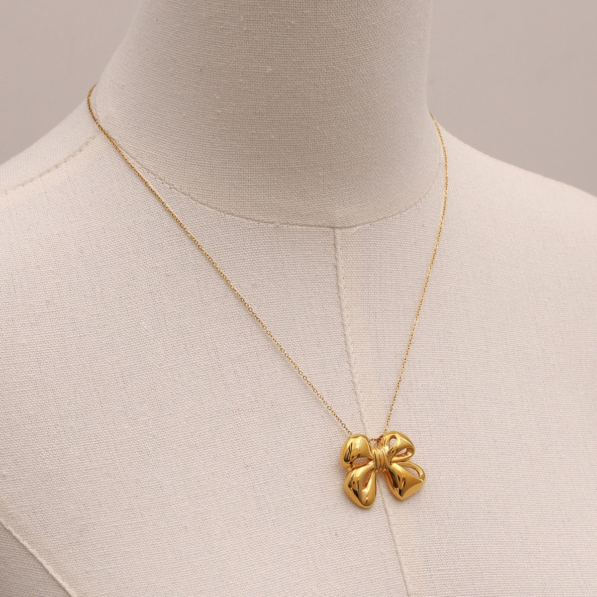 18K Gold Bow Pendant Necklace
