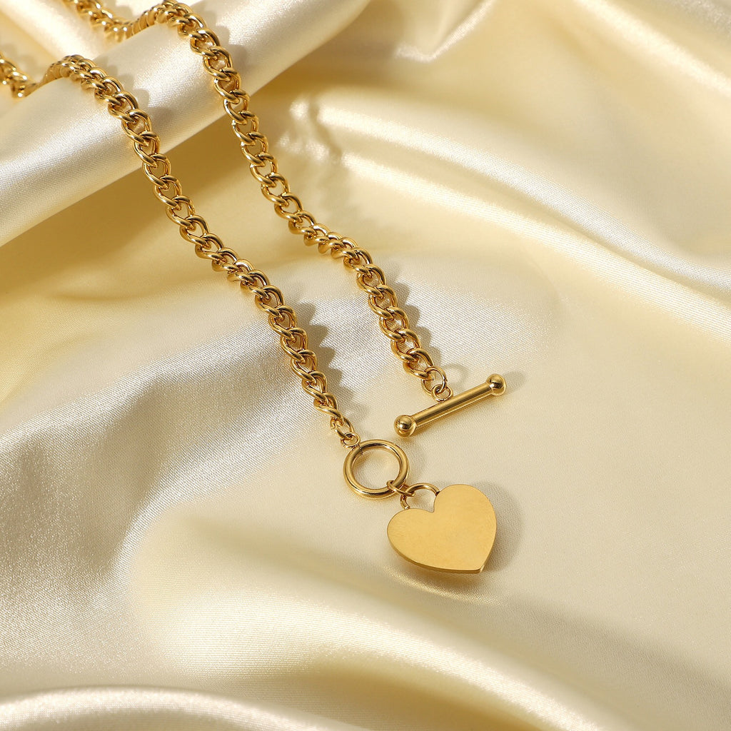 18K Gold Emerald Heart Pendant Statement Necklace