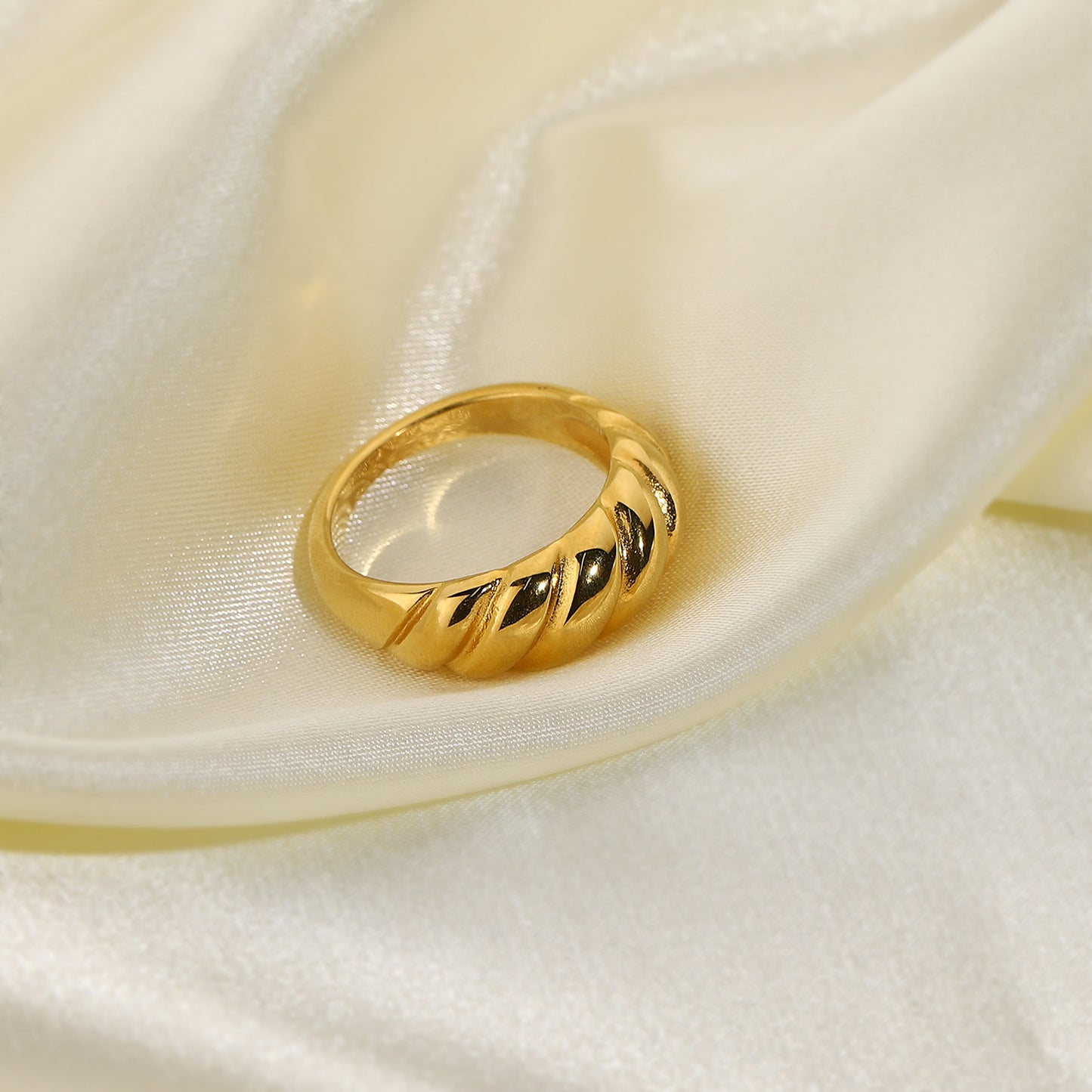 18K Gold Croissant Ring