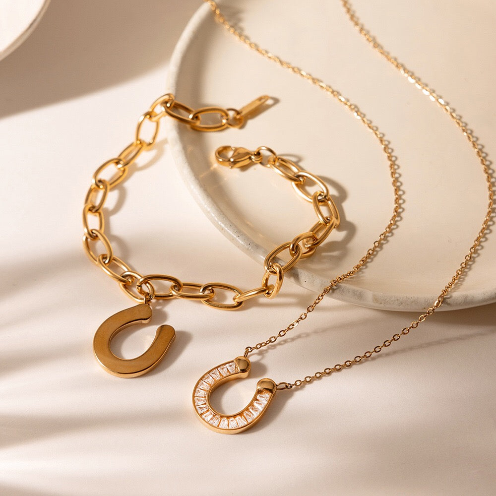 18K Gold Lucky Strike Horseshoe Chunky Statement Pendant Necklace