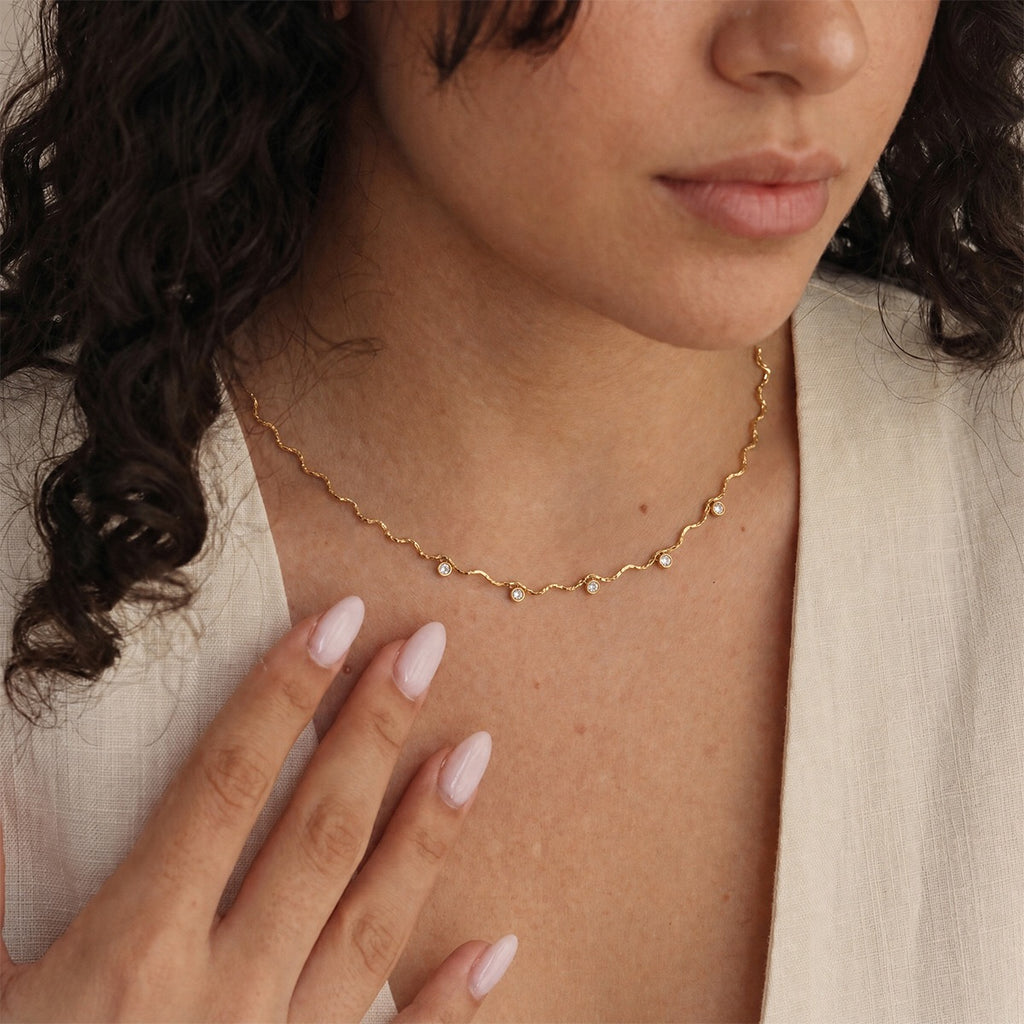 18K Gold Celeste Elegant Dainty Wavy Chain Necklace