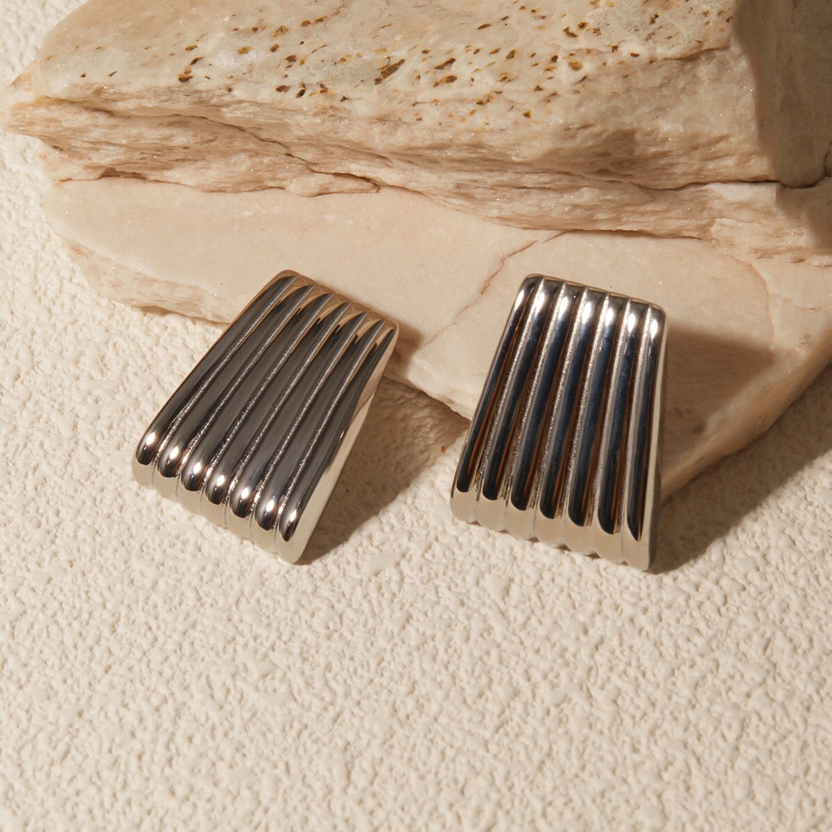 18K Gold Trendy Ribbed Plate Stud Earrings