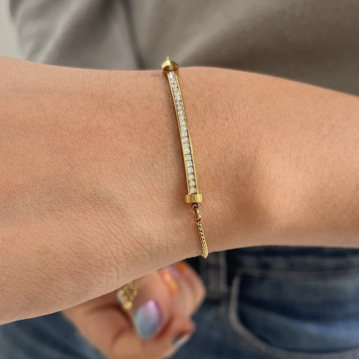 18K Gold Bejeweled Smile Line Dainty Chain Bracelet