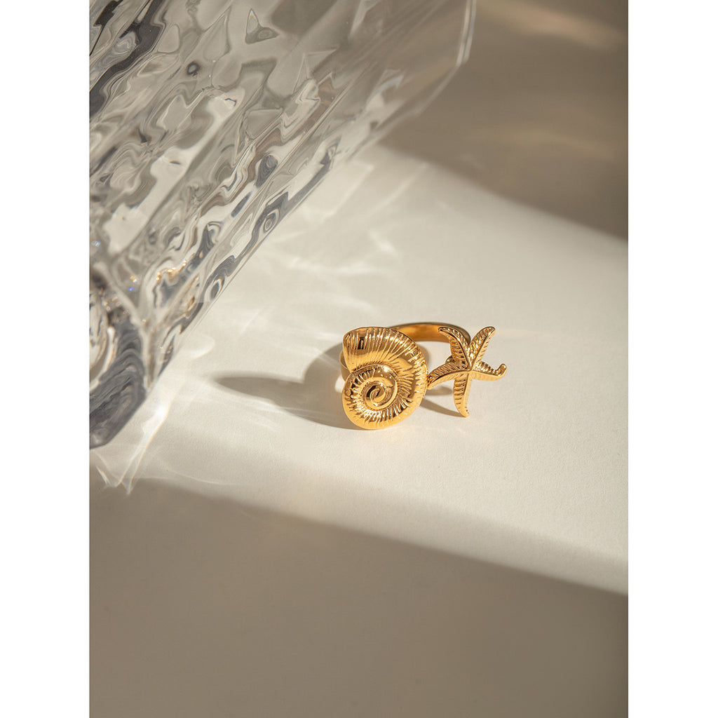 18K Gold Beach Day Starfish Conch Ring