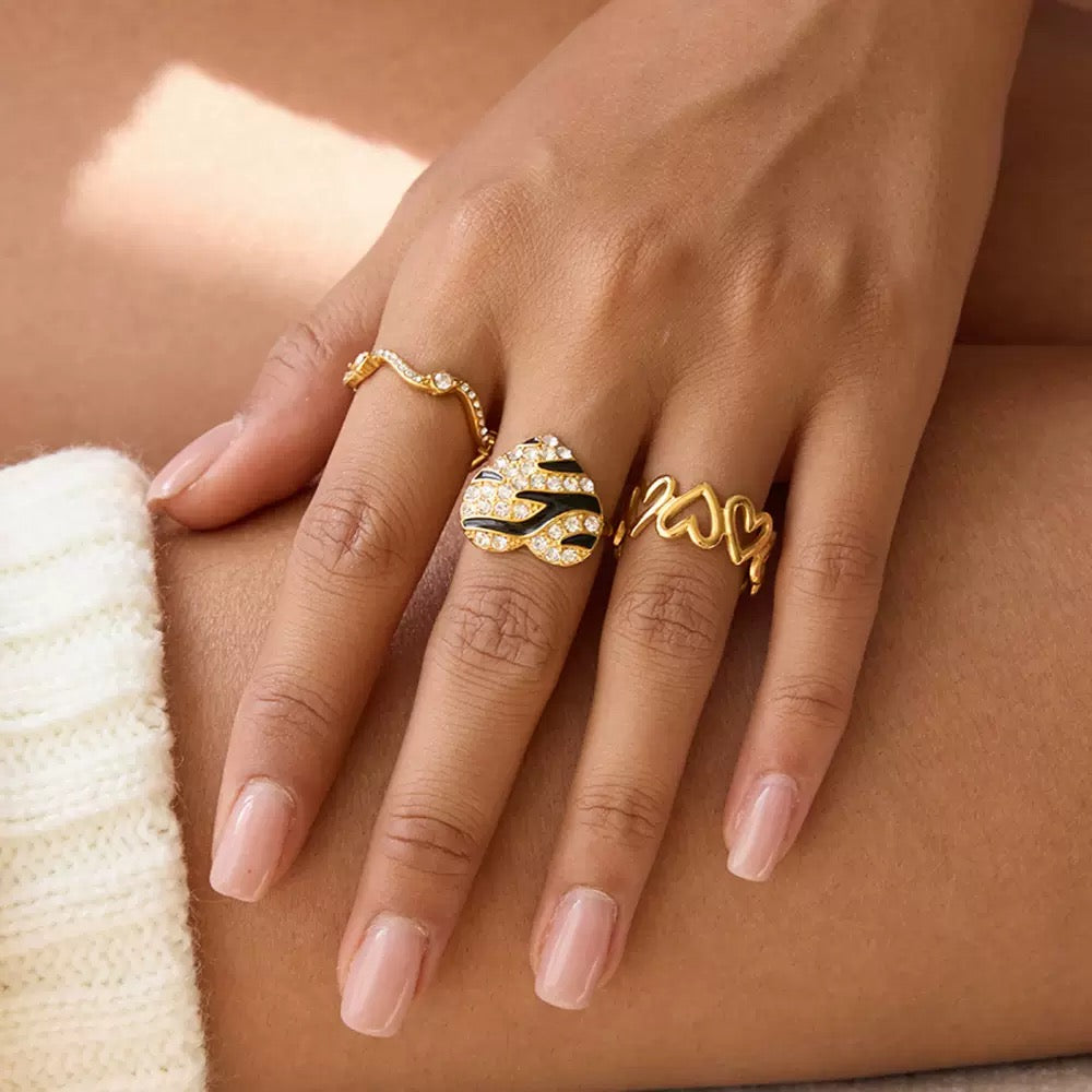 18K Gold Heart Band Ring