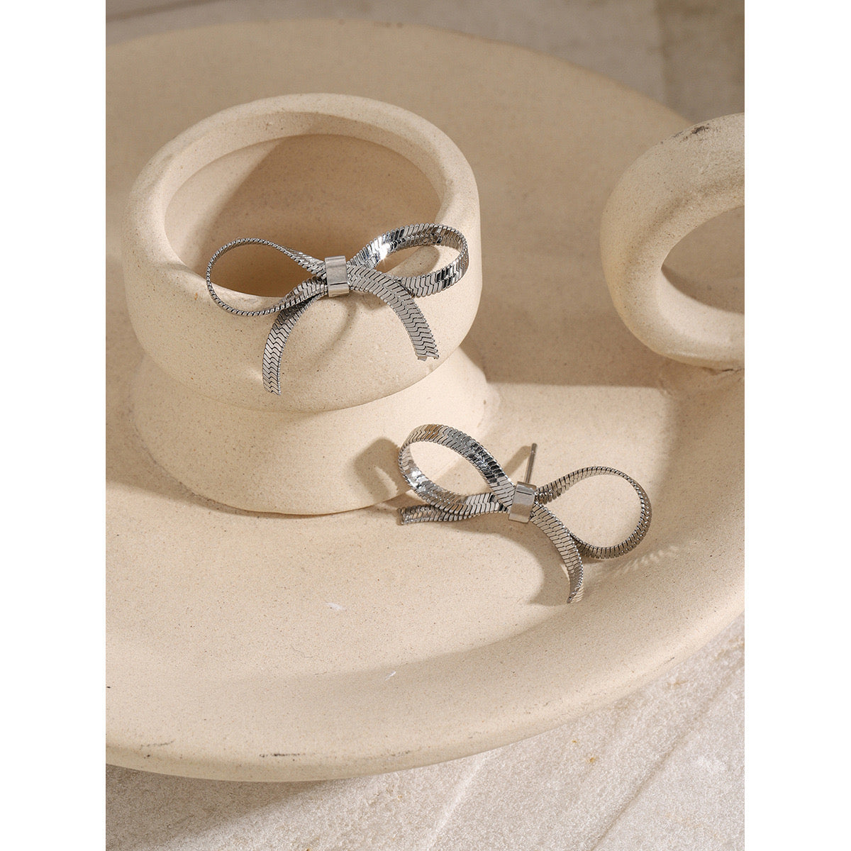 18K Gold Snake Chain Ribbon Bow Cute Stud Earrings