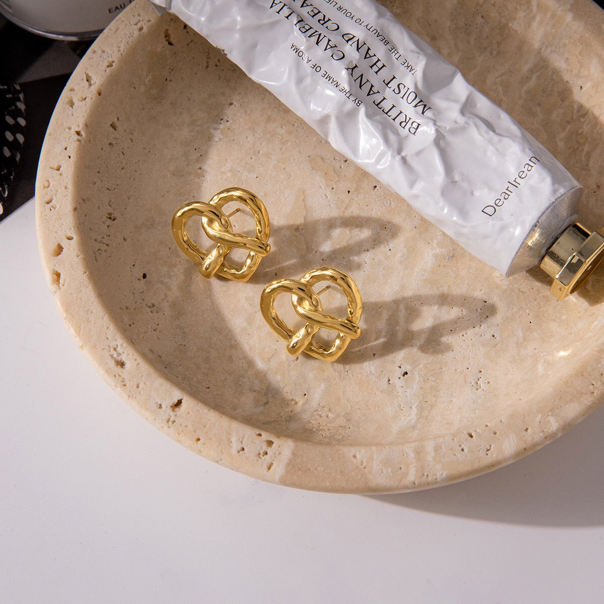 18K Gold Heart Pretzel Cute Stud Earrings