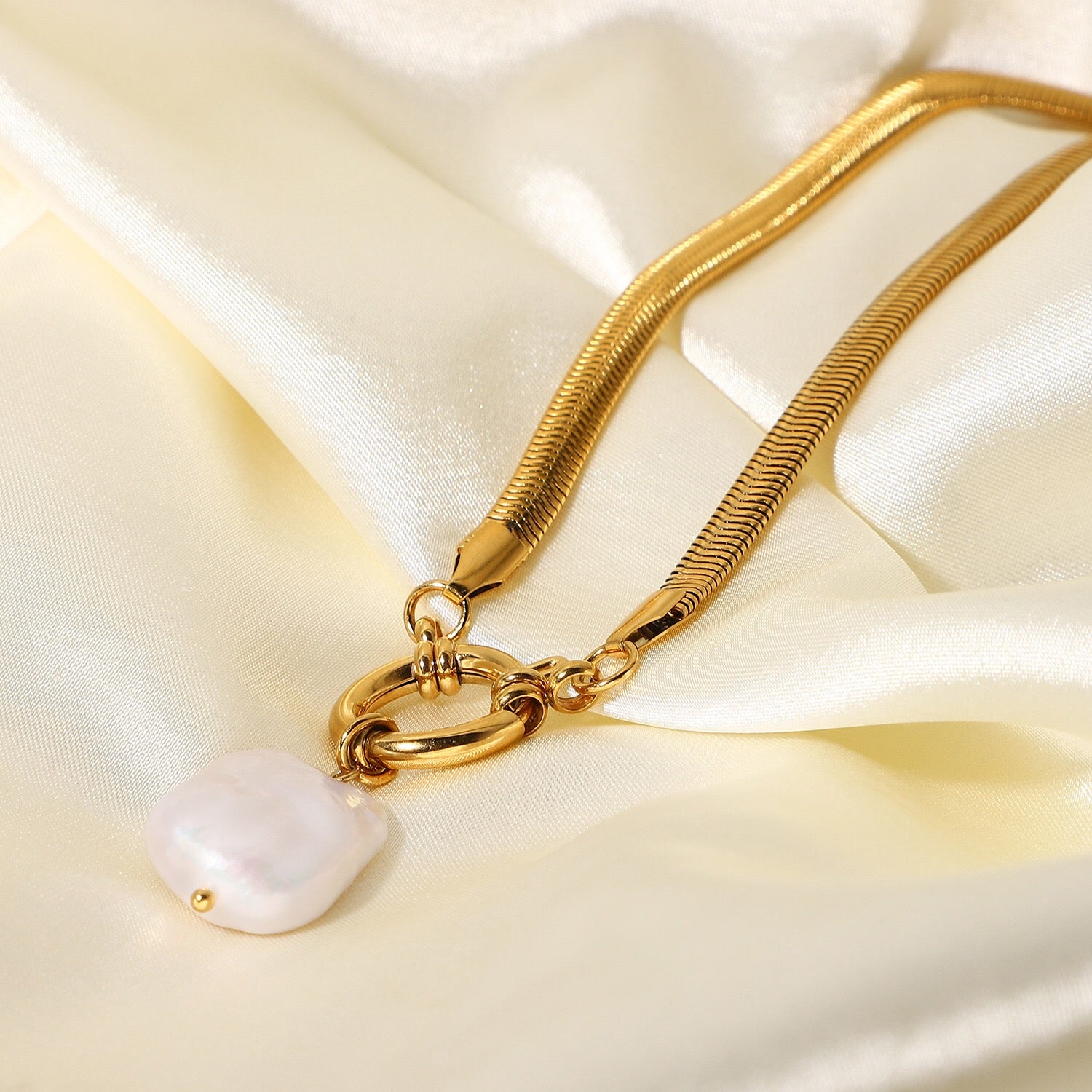 18K Gold Herringbone Snake Chain Pearl Pendant Charm Necklace