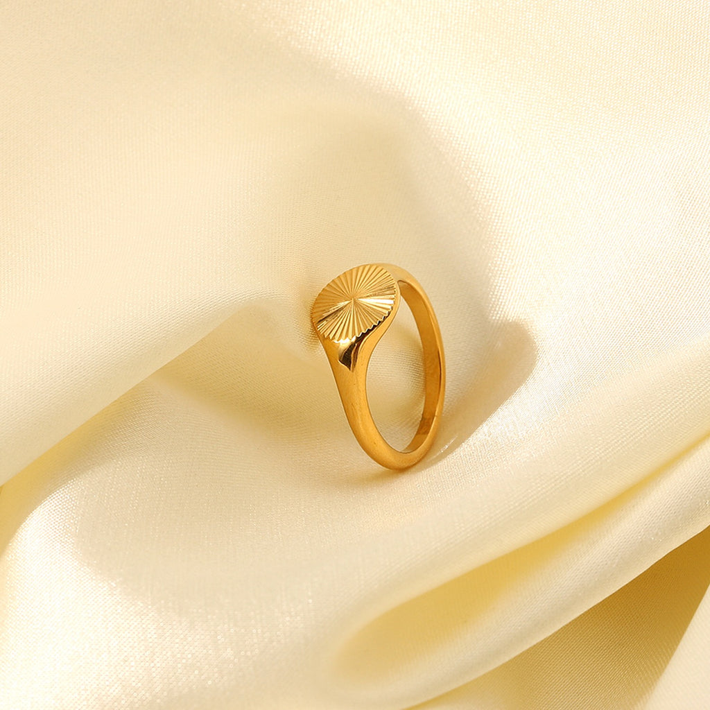 18K Gold Glow Signet Ring