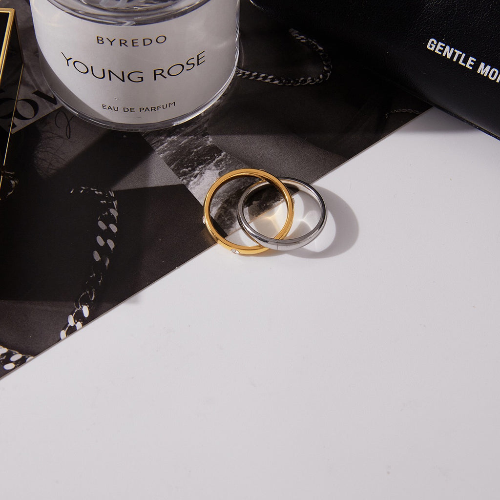 18K Gold and Silver Two Tone Multiple Linked Spinelli Trinity Ring Stack