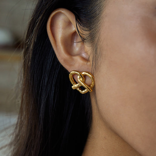 18K Gold Heart Pretzel Cute Stud Earrings