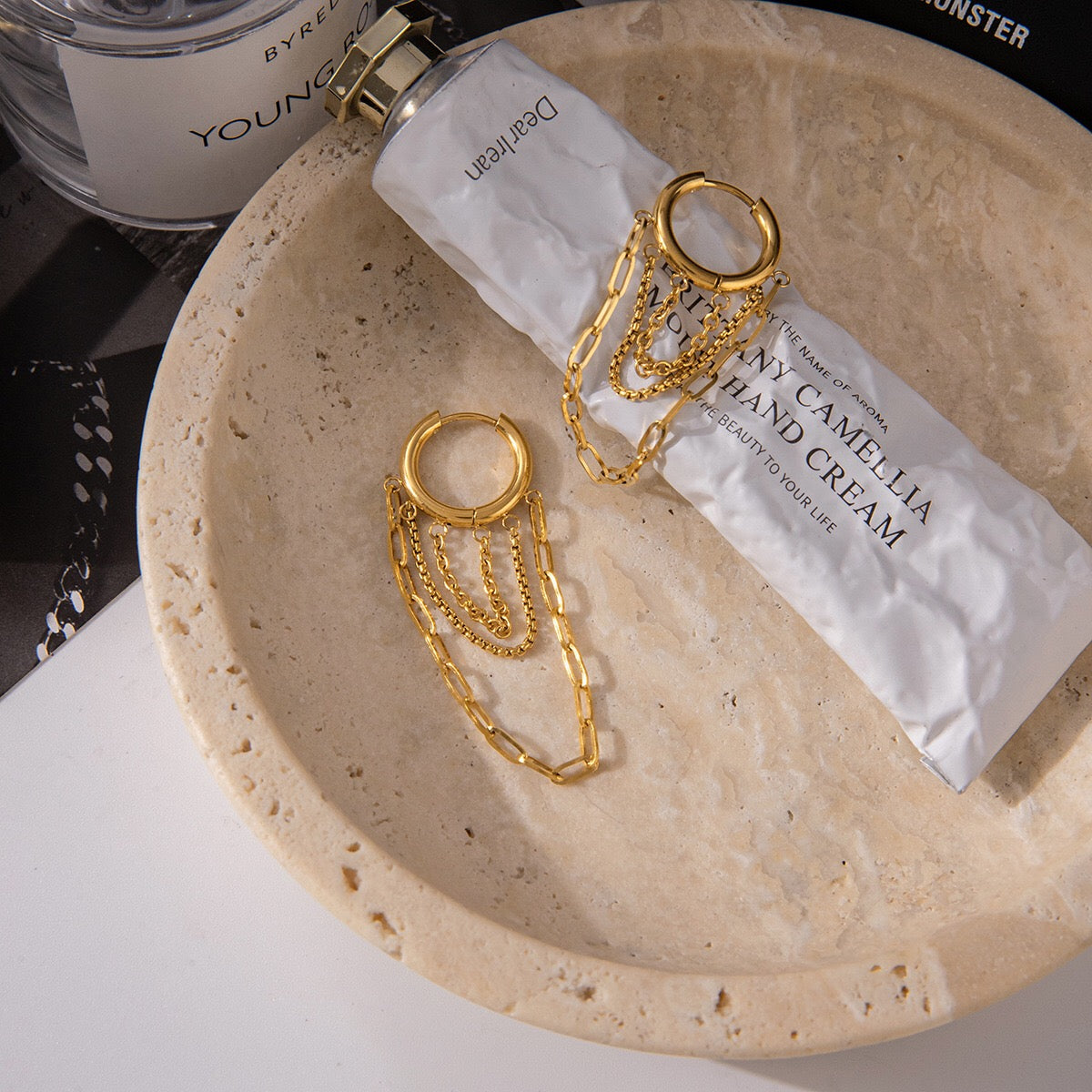 18K Gold Chic Chain Small Hoop Dangle Huggie Earrings